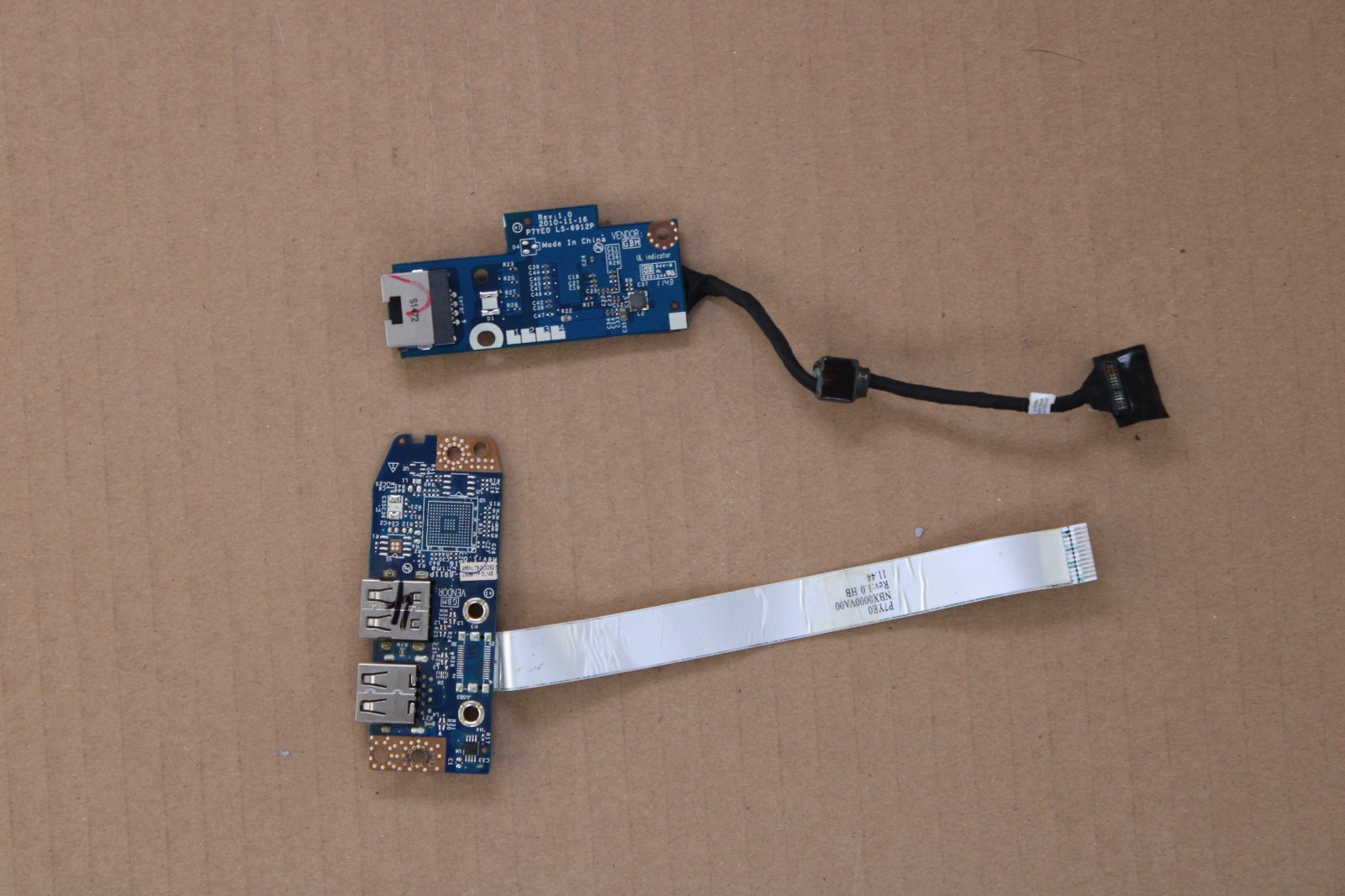 Connecteurs USB/Ethernet - Acer Aspire 7750ZG