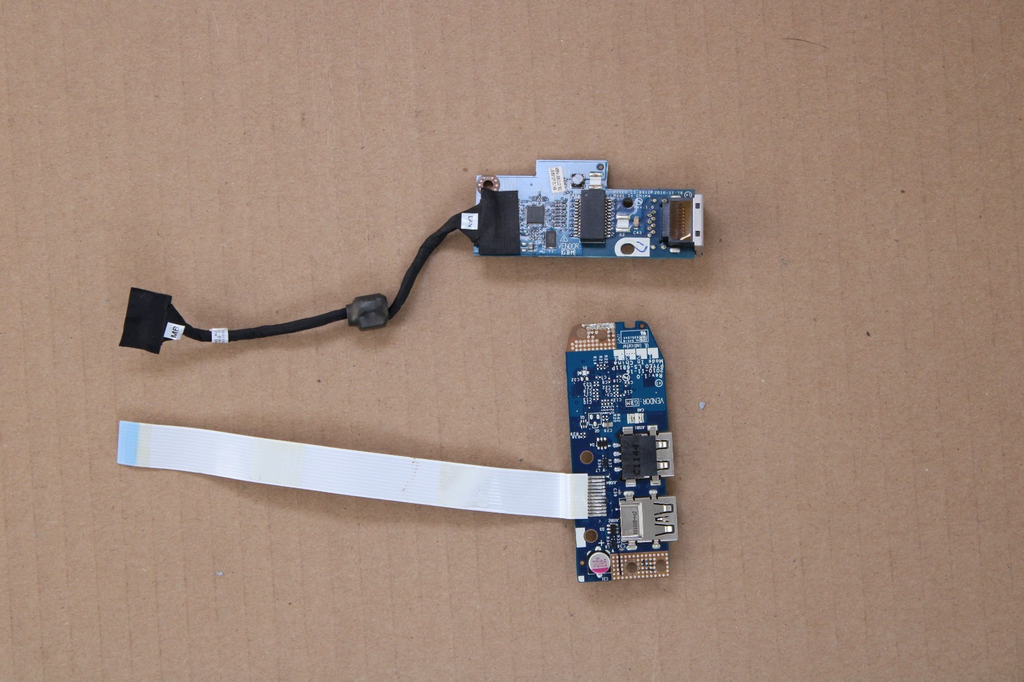 Connecteurs USB/Ethernet - Acer Aspire 7750ZG