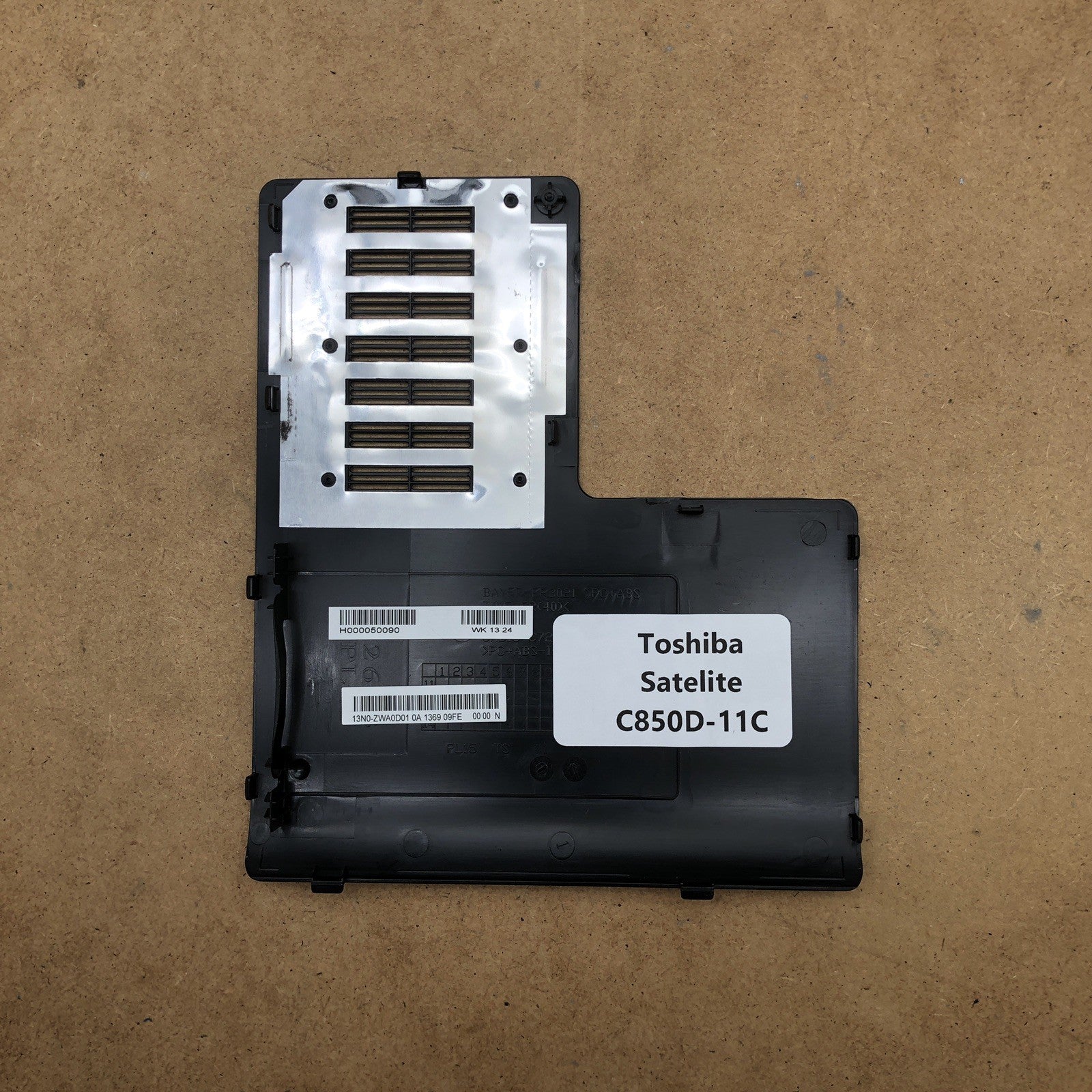 Capot de service - Toshiba Satellite C850D-11C