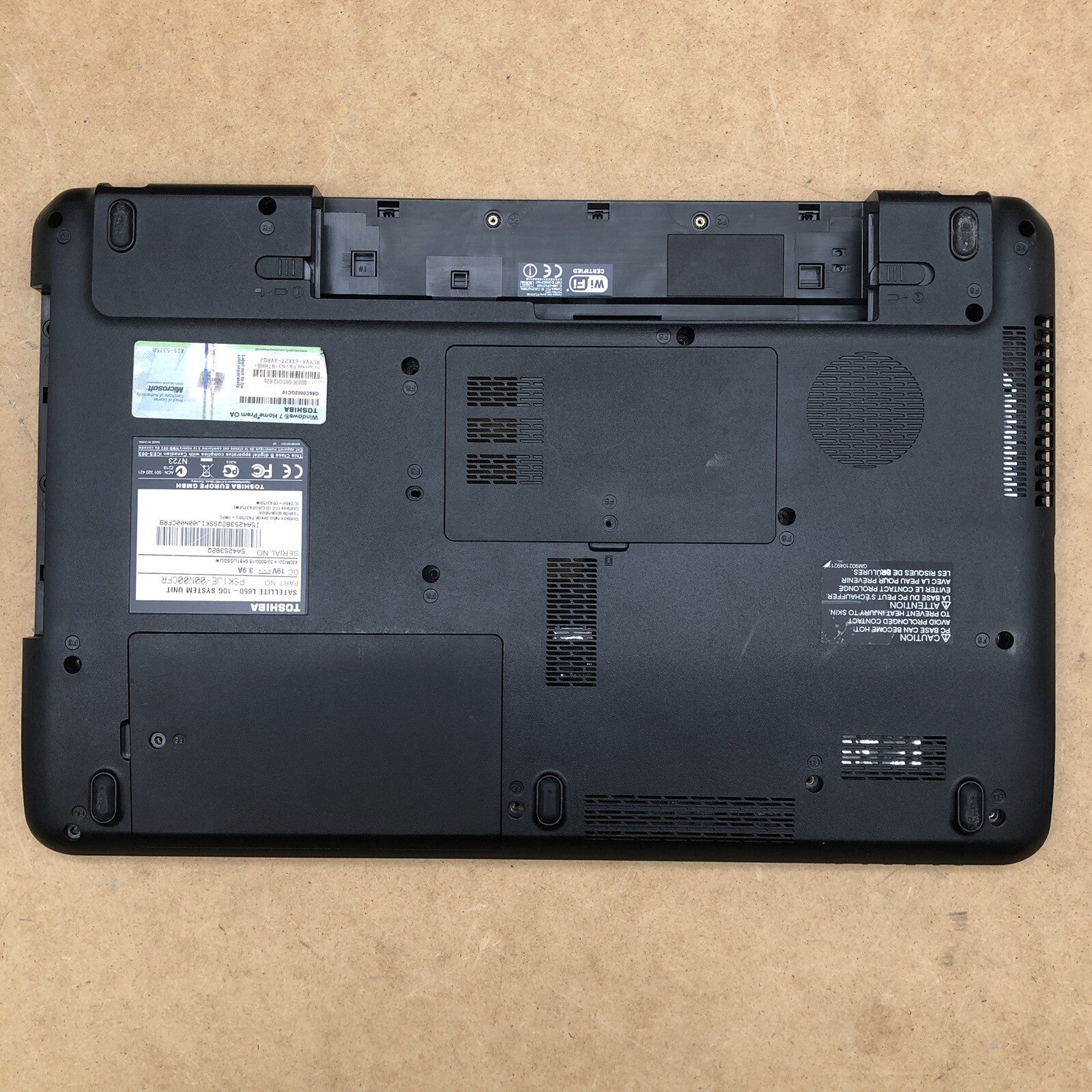 Plasturgie Basse complète - Toshiba Satellite L650