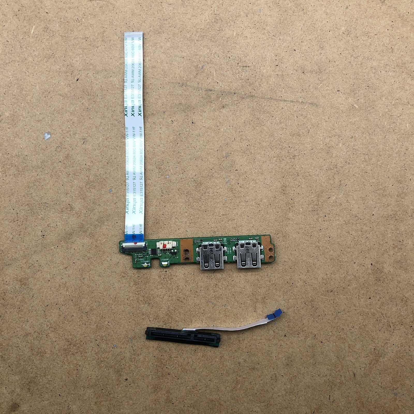 Connecteurs USB/Sata - Asus Vivobook 512U