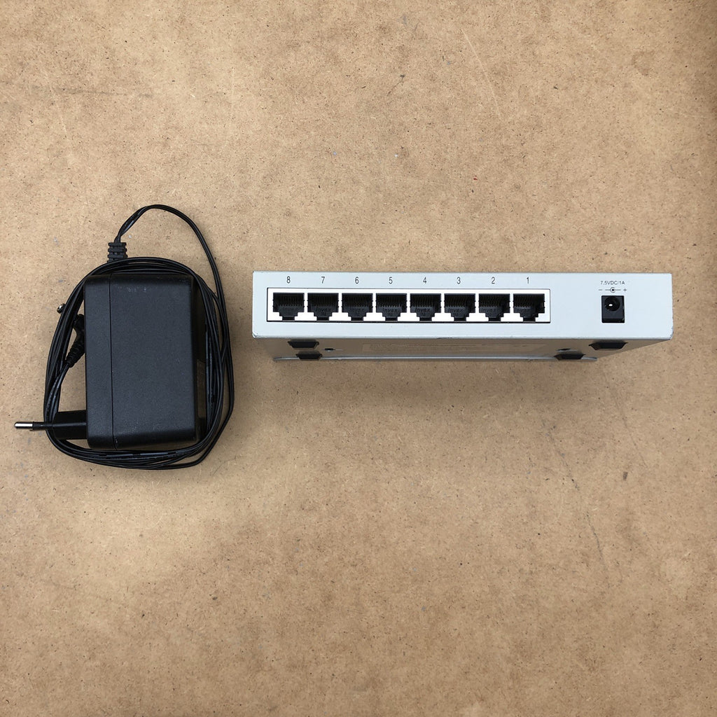 Switch 8 ports 10/100 Mbps - CT2208D4 - reconditionné par le vendeur