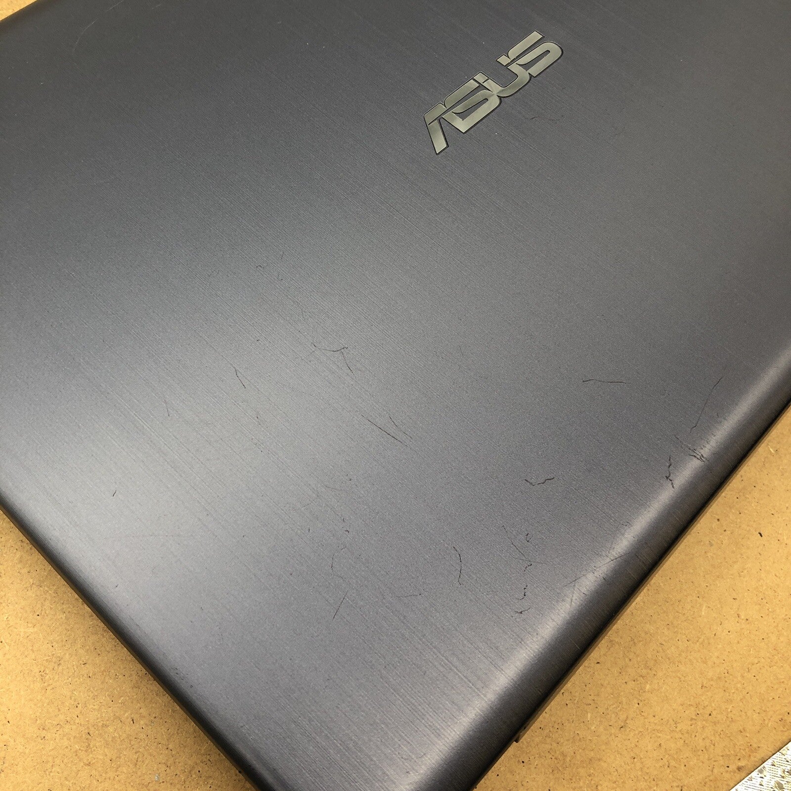 Capot avec écran - Asus E406S