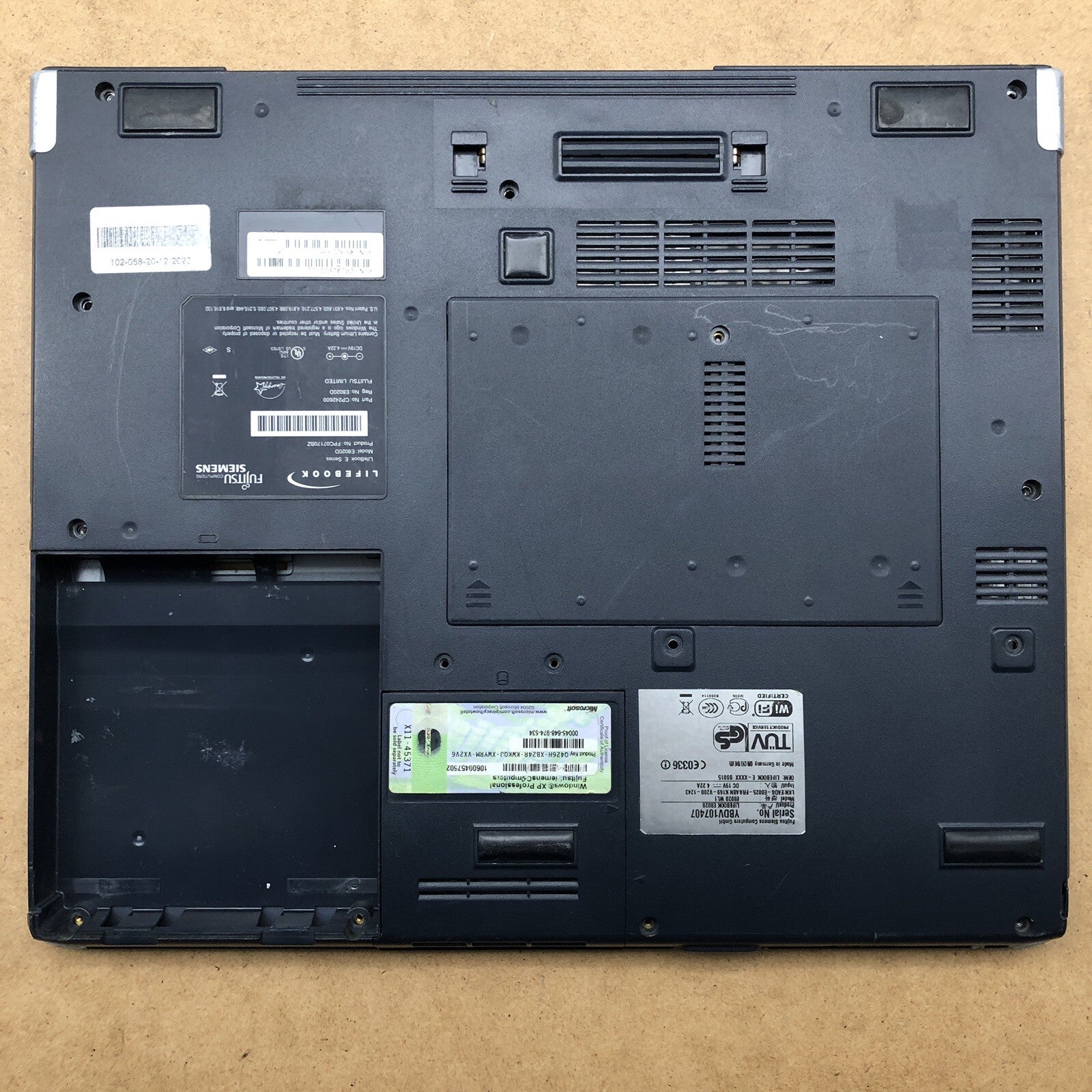 Plasturgie basse complète  - Fujitsu Lifebook E8020D