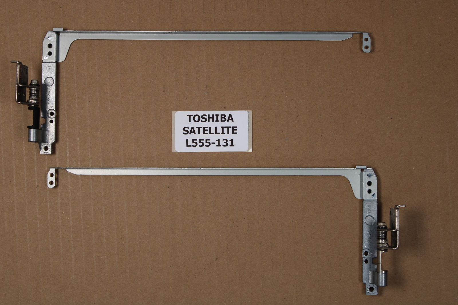 Charnières  - Toshiba Satellite L555-131