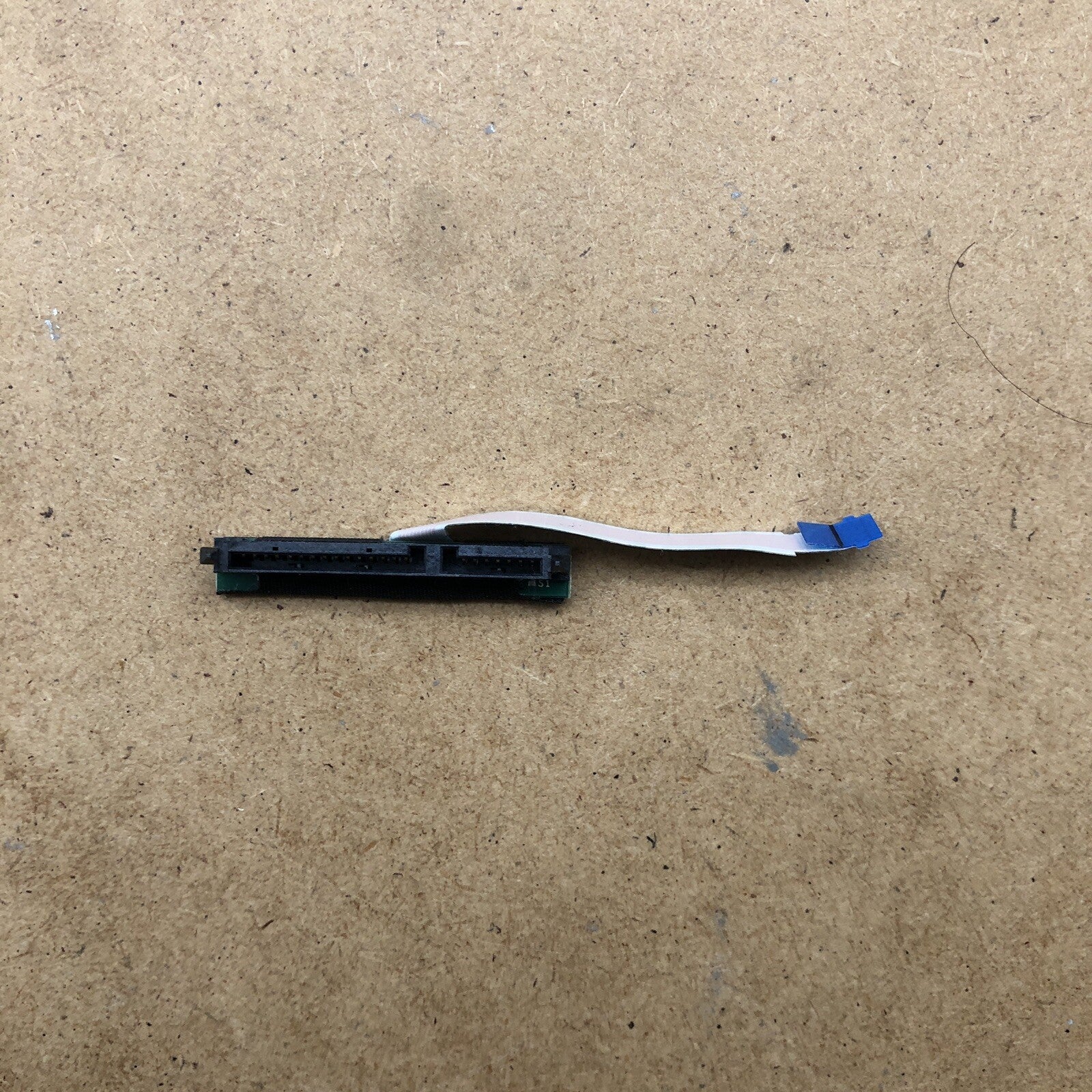Connecteurs USB/Sata - Asus Vivobook 512U