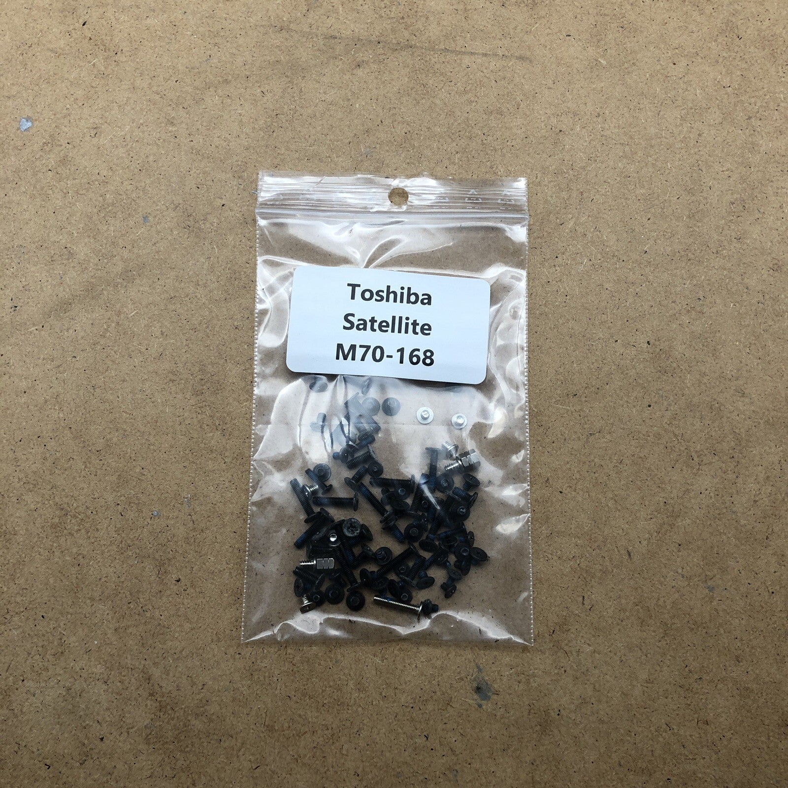 Visserie - Toshiba Satellite M70-168