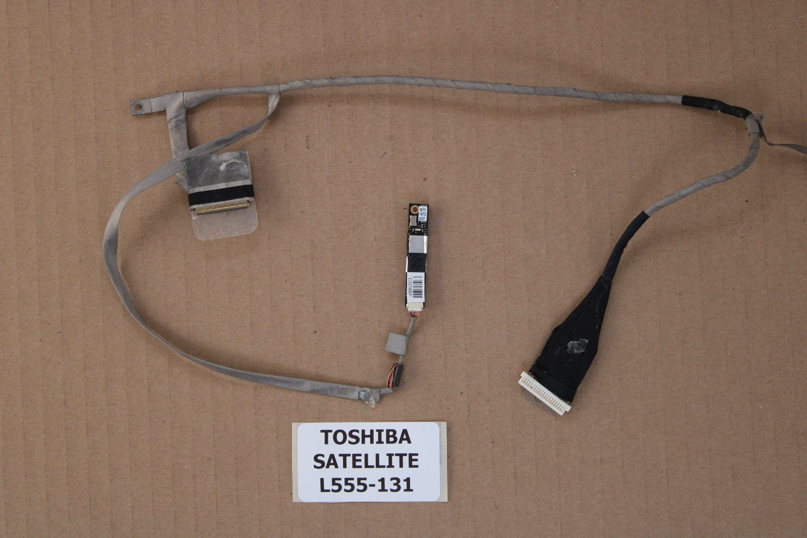Connecteur écran avec webcam - Toshiba Satellite L555-131