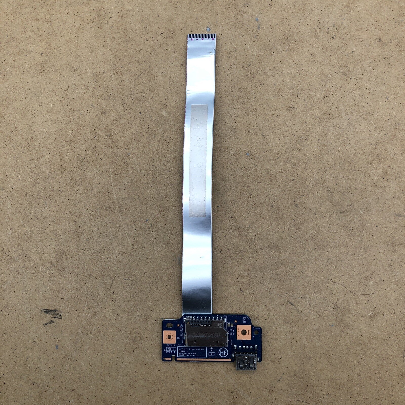 Connecteur USB avec lecteur de carte sd - HP 17-x037nf