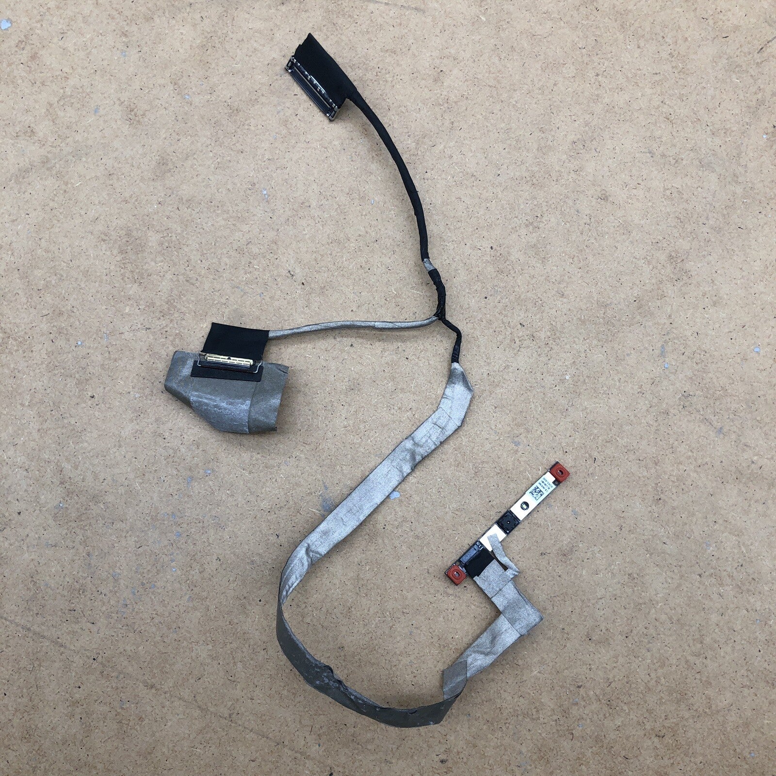 Connecteur écran et webcam- DELL Latitude E5410