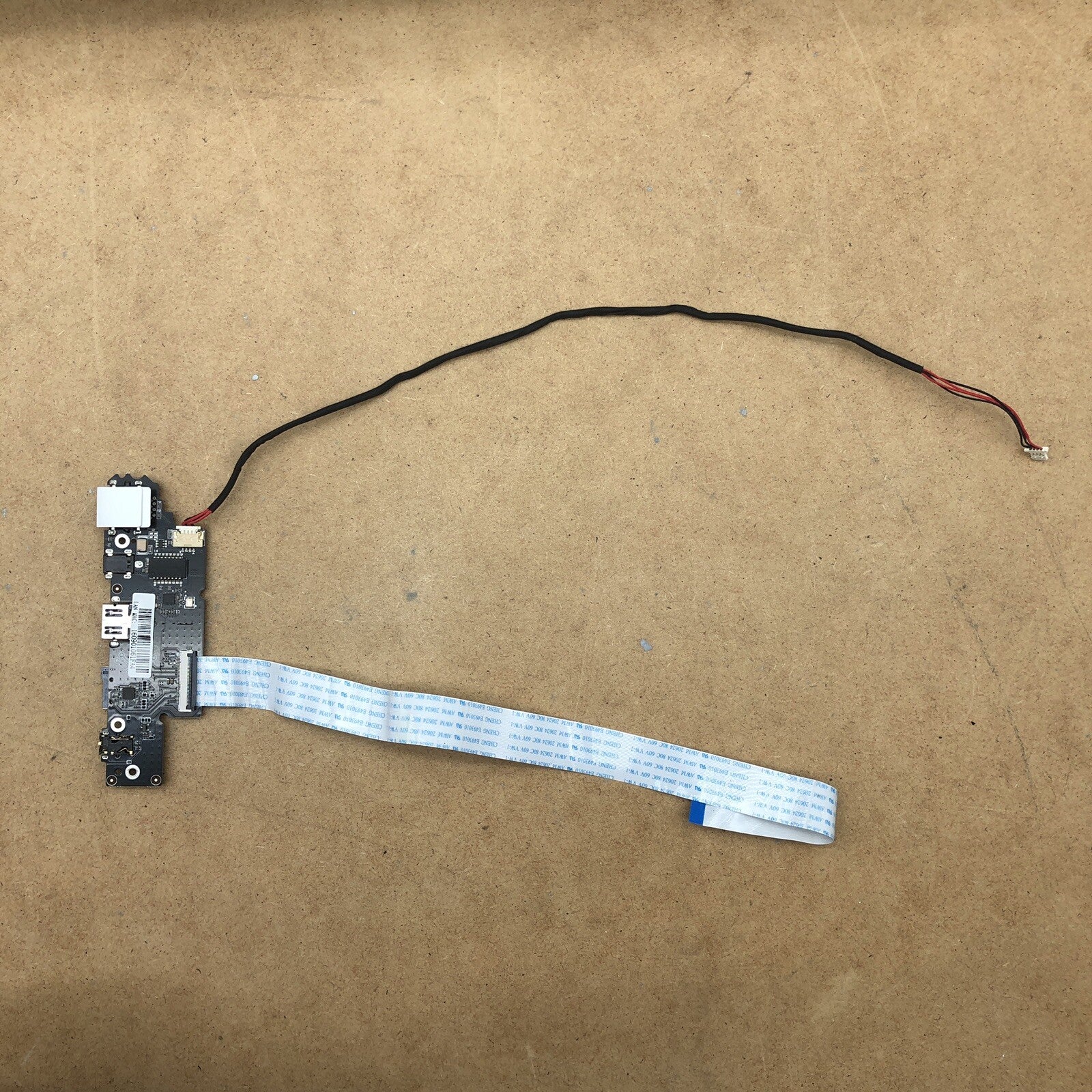 Connecteur USB - Thomson NEO17C8WH1T