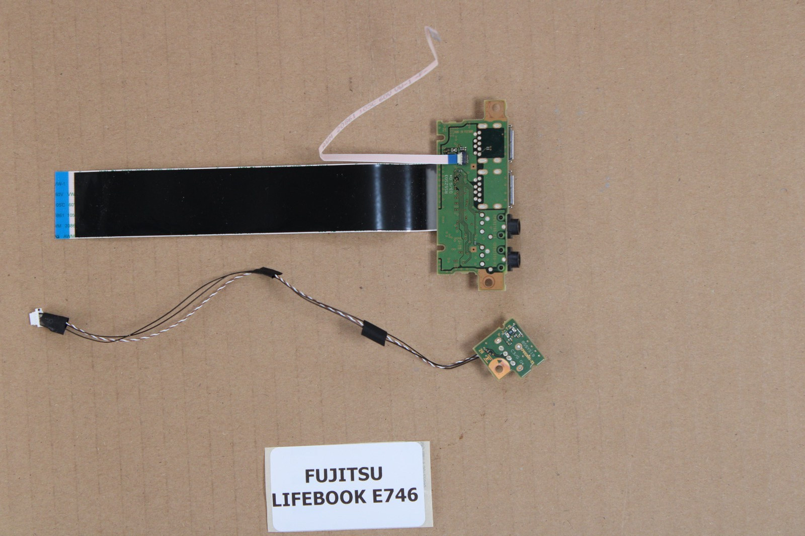 Connecteur USB/Jack - Fujitsu Lifebook E746