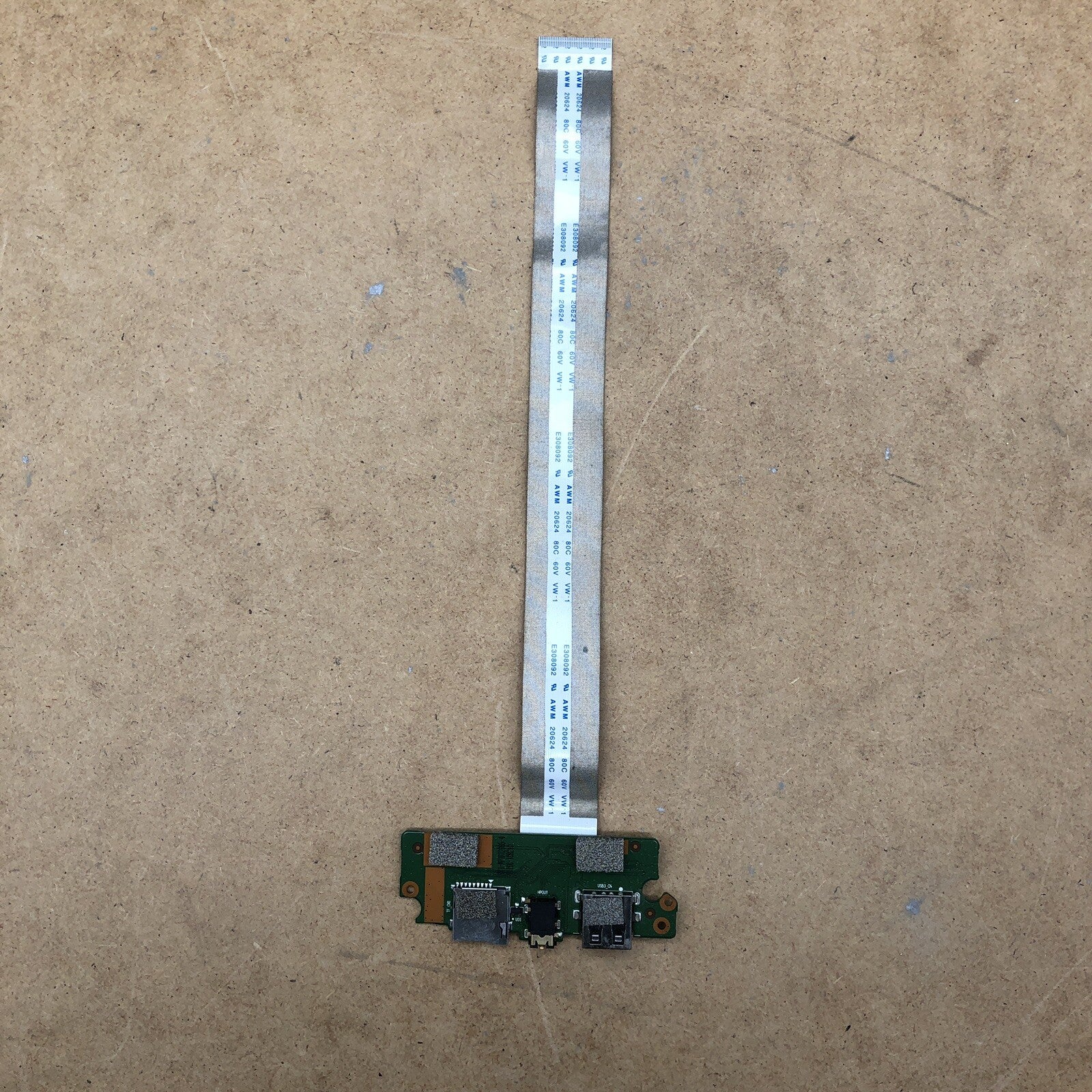 Connecteur de charge/USB - Thomson NEO14-32WC