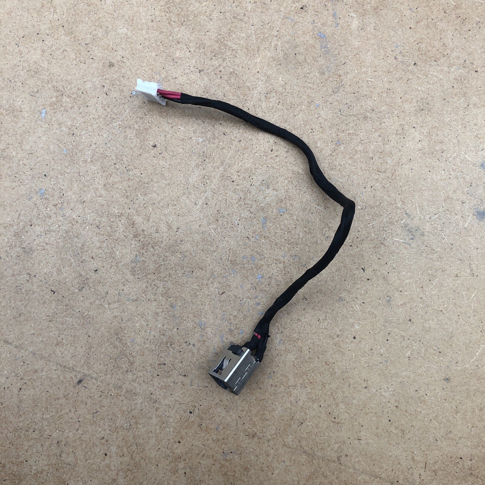 Connecteur de charge - Toshiba Satellite C850D-11C