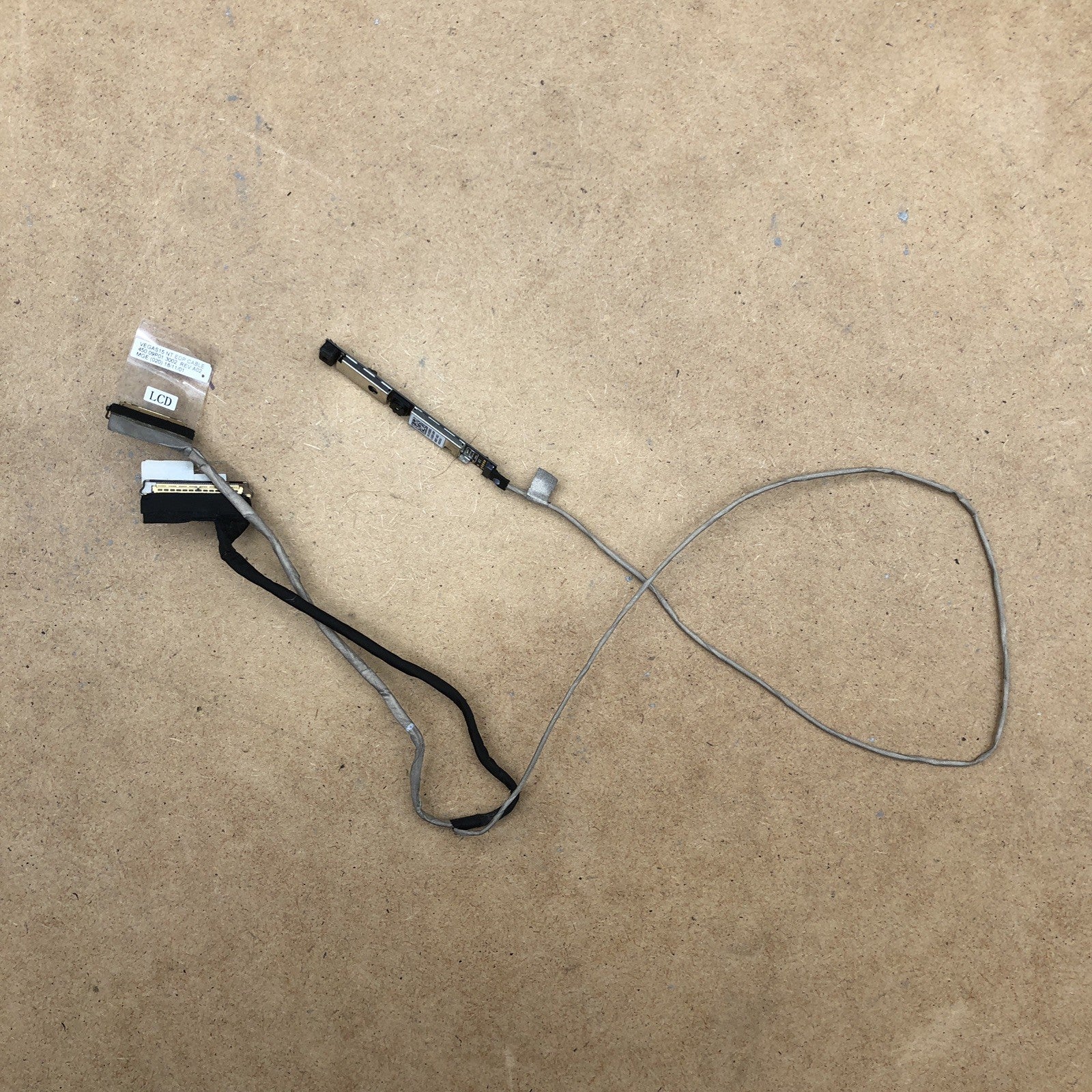 Connecteur écran + webcam - Dell Vostro 15 - P63F