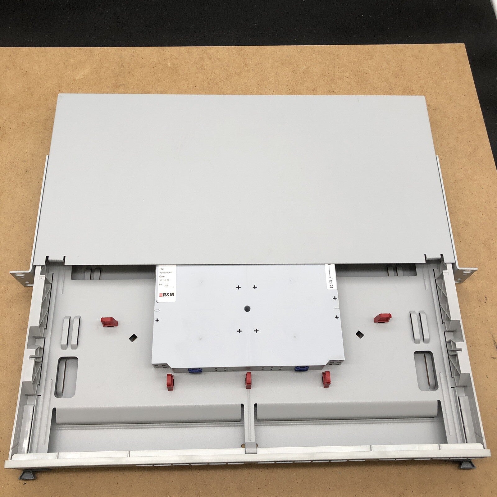 Boite d'épissure avec panneau de brassage 24 ports - R&M