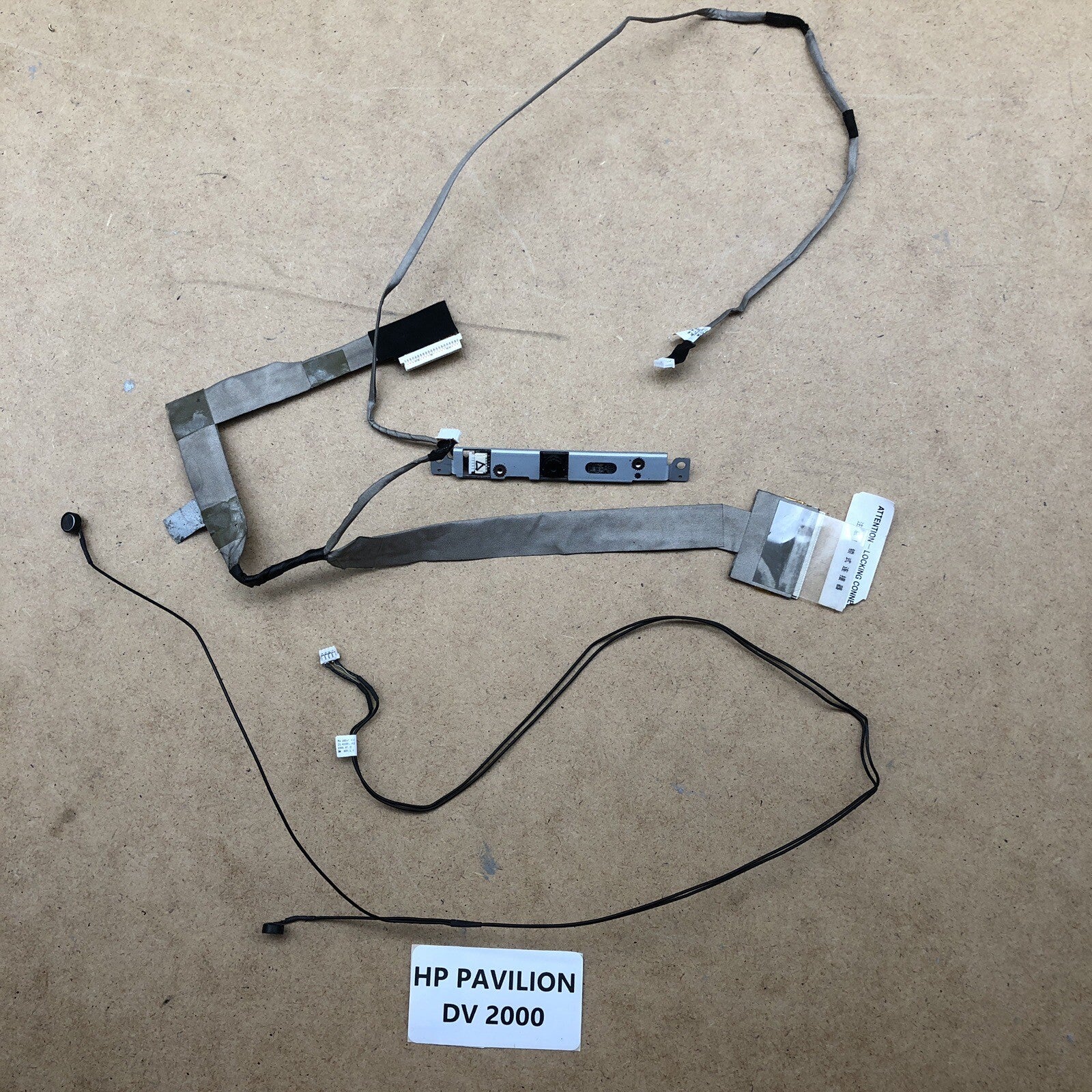 Connecteur écran avec webcam et micro - HP Pavilion DV2000