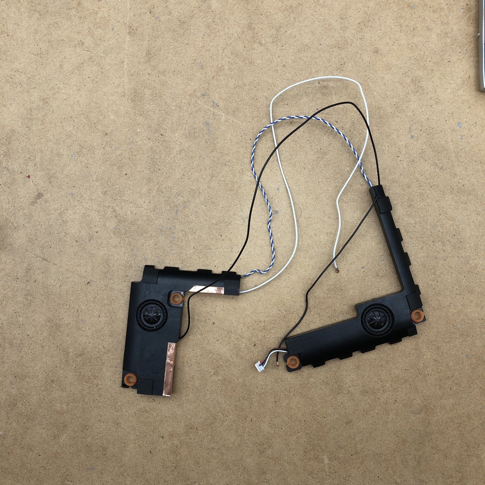 Enceintes - Asus D712D