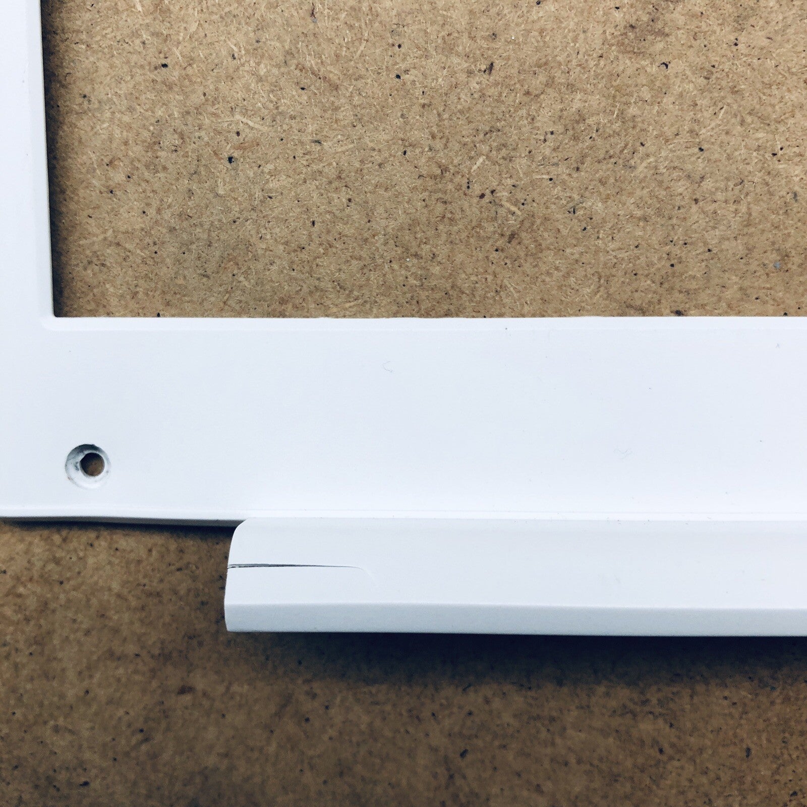 Contour écran  - Thomson N14c4wh64