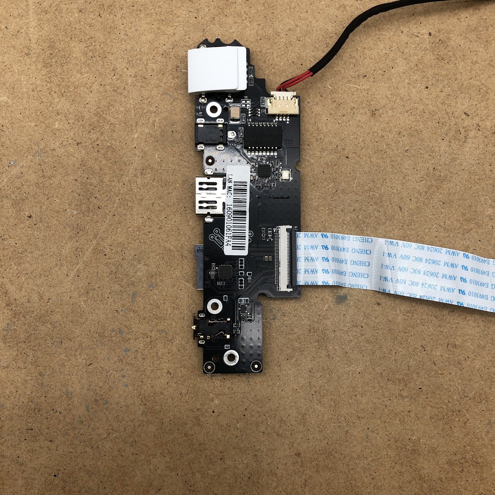Connecteur USB - Thomson NEO17C8WH1T