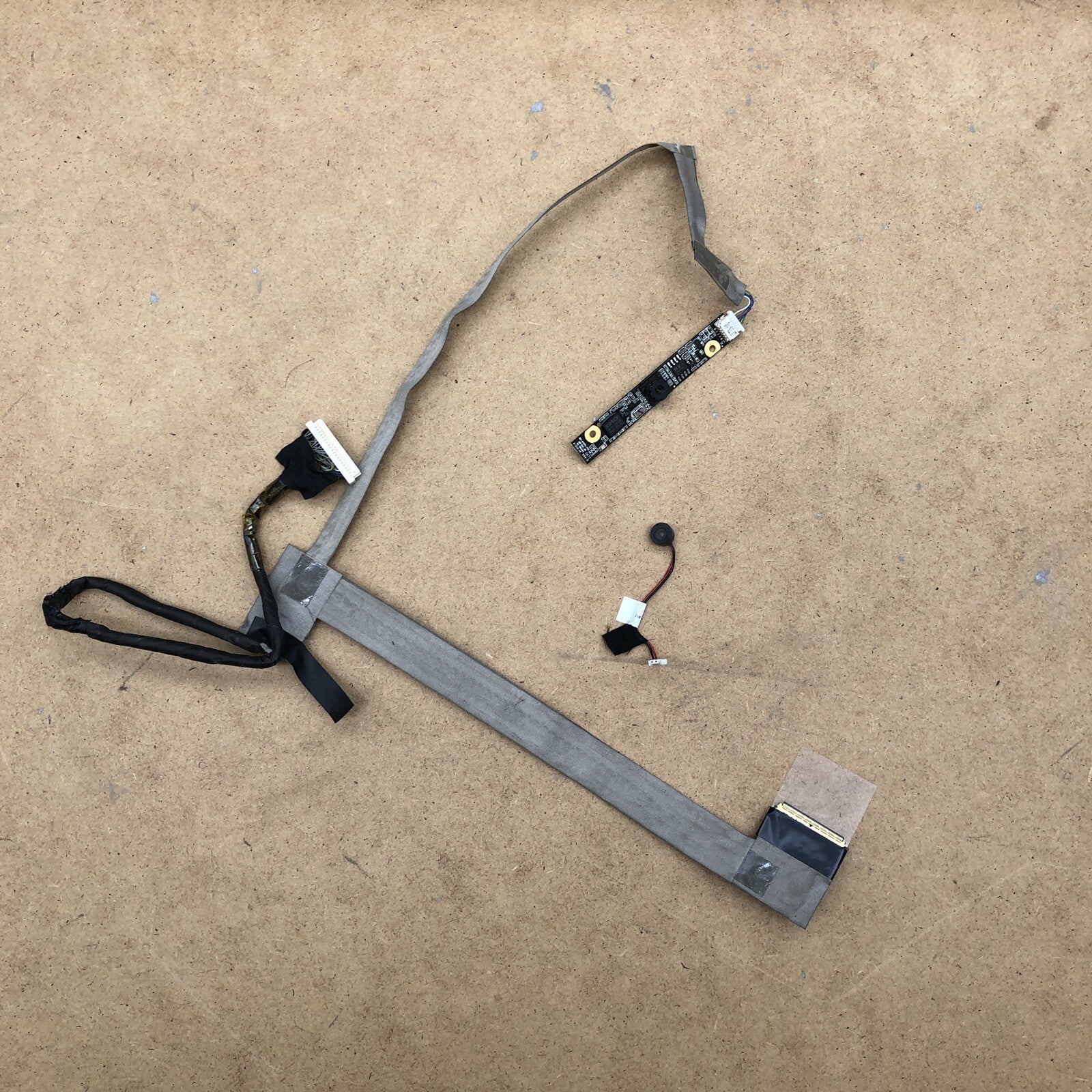 Connecteur écran avec webcam et micro - Acer Aspire 7736ZG
