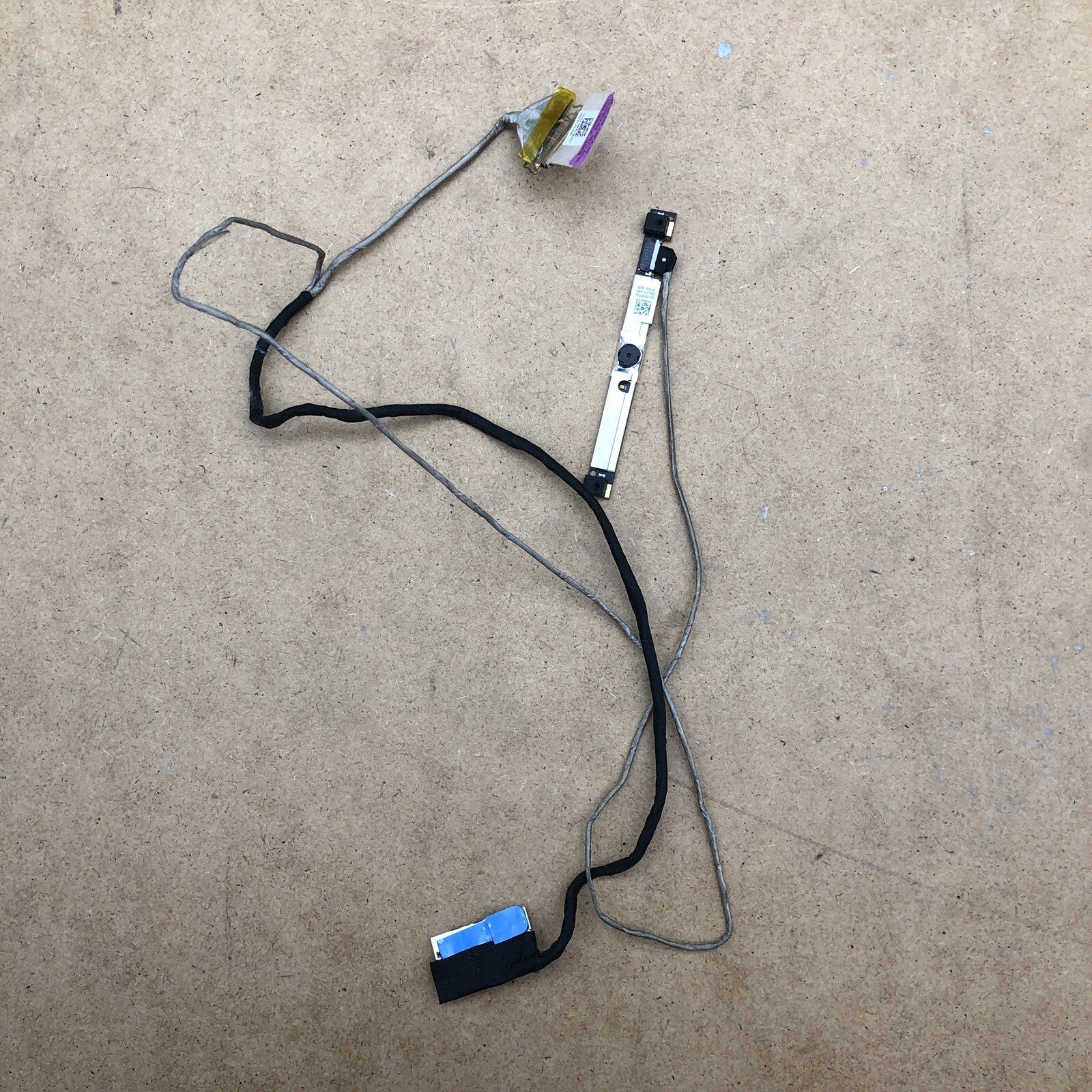 Connecteur éccran avec webcam - Dell Latitude 3550