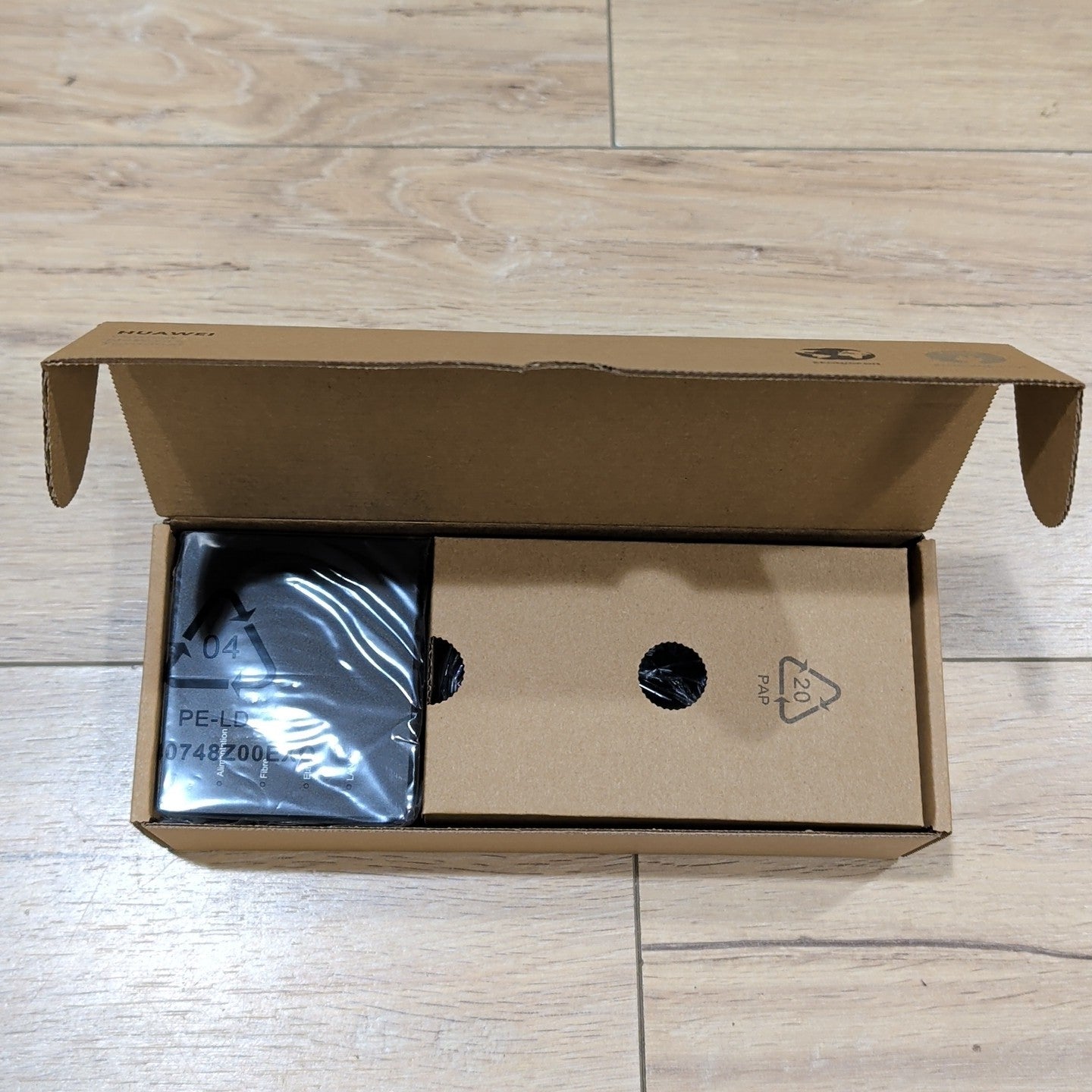 Boitier fibre Huawei Complet - OptiXstar  HG8010Hv6 - Neuf