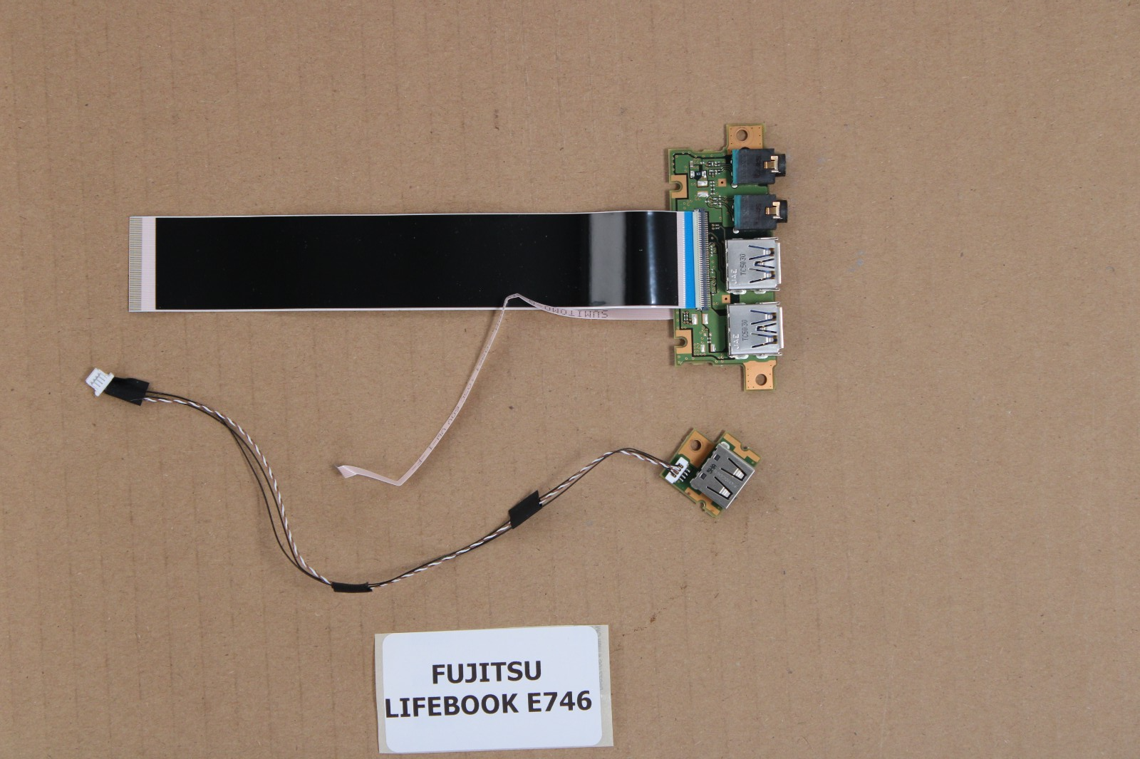 Connecteur USB/Jack - Fujitsu Lifebook E746