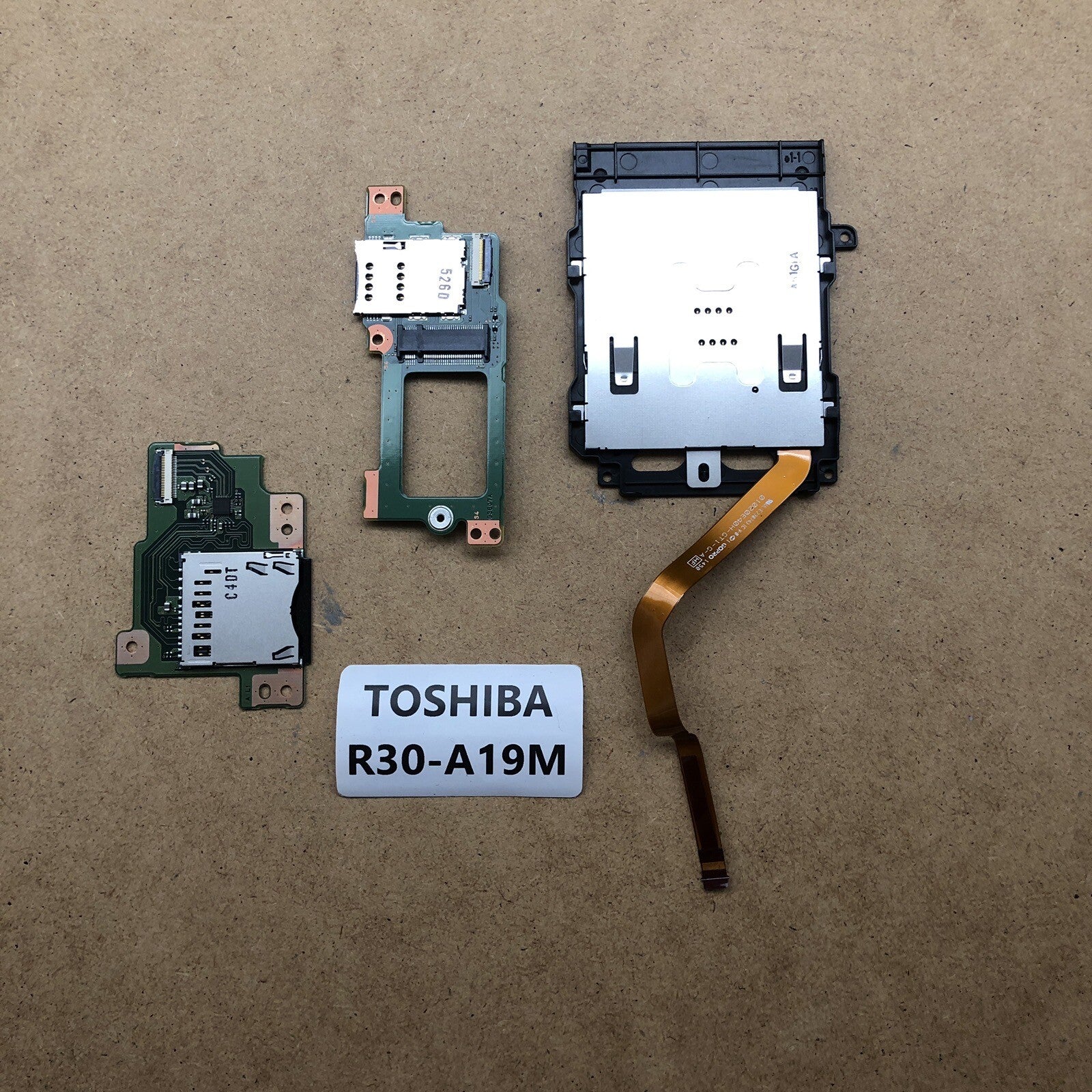 Lot lecteur de cartes SD/SIM etc.. - Toshiba PORTEGE R30-A19M