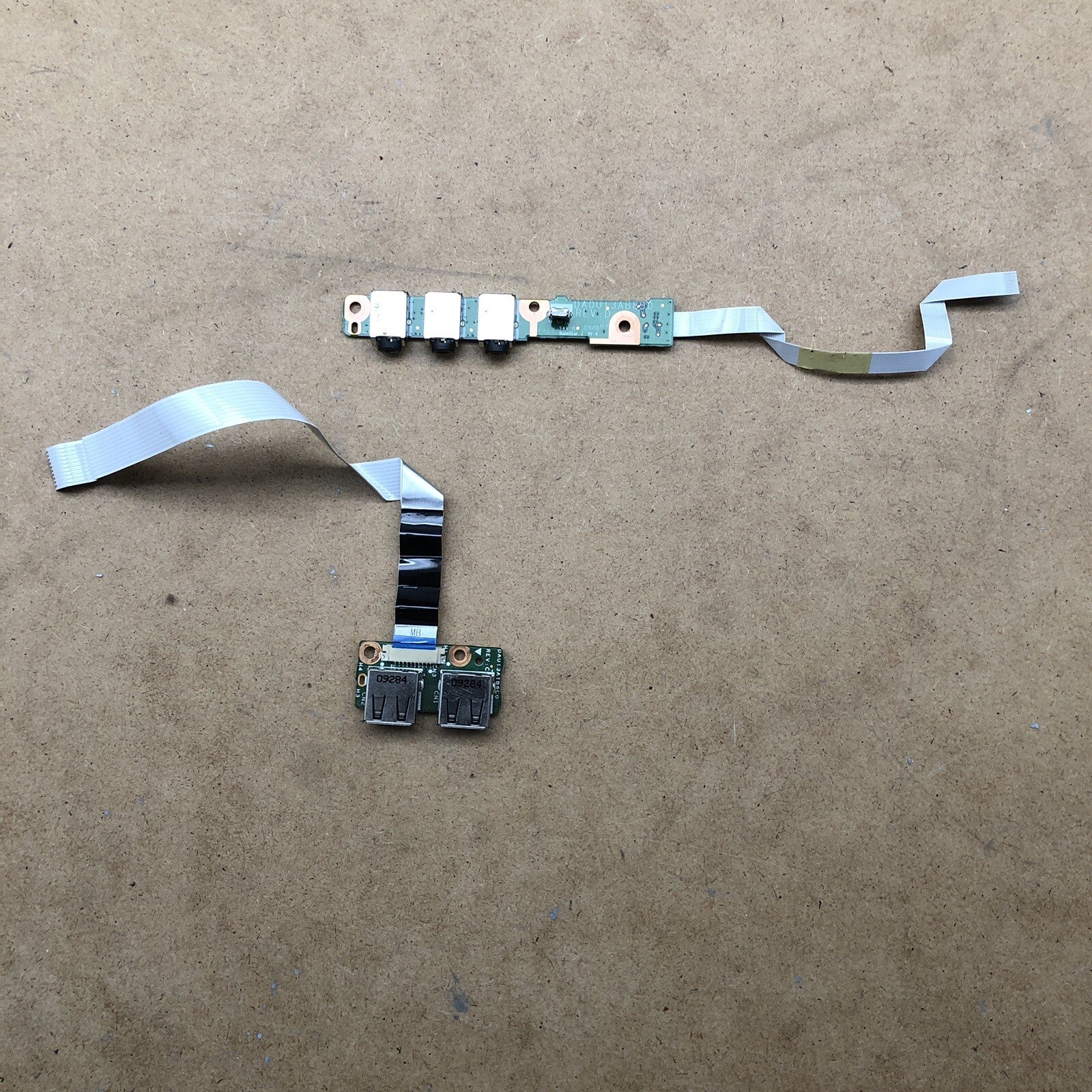 Connecteurs USB/Jack - HP Pavilion DV7